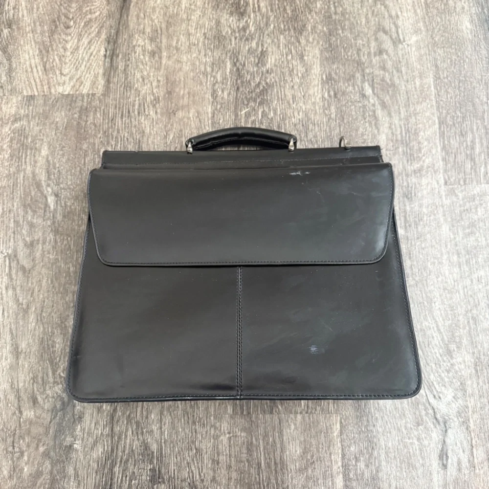 KENNETH COLE NEW YORK Black Classic Briefcase & Crossbody